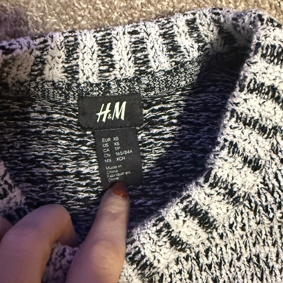H&M Black and White Crew Neck Sweater - Picture 3 of 4